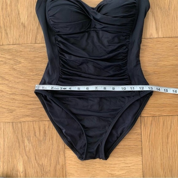 La Blanca Size 4 One Piece Swim Suit Black Ruched Padded - Picture 7 of 8